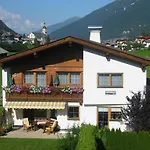 Pfeifer Apartment *